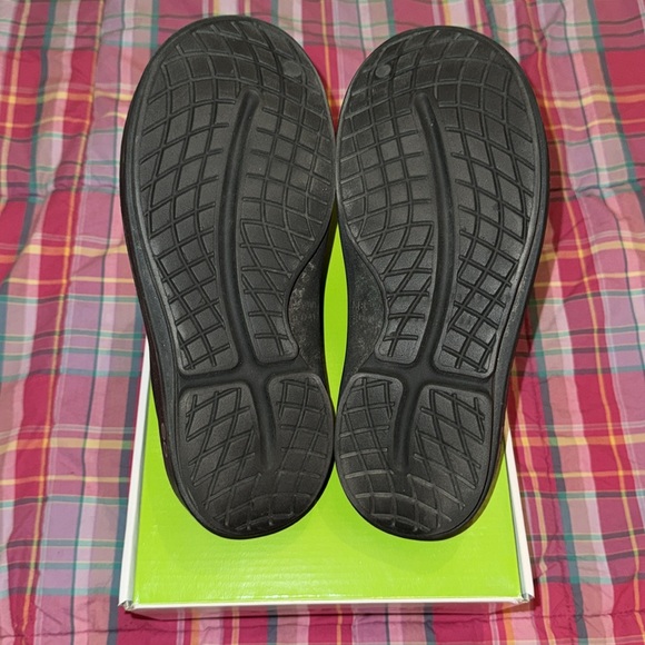 Like New Women’s Black OOFOS Mules Size 10 - Picture 4 of 4